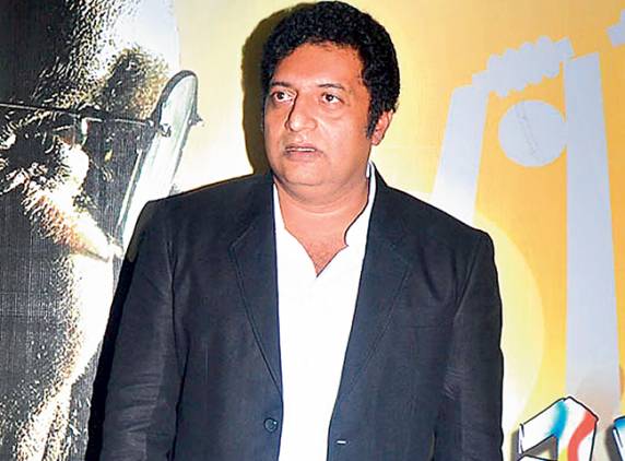 Dhoni reflects my personal life, says Prakash Raj